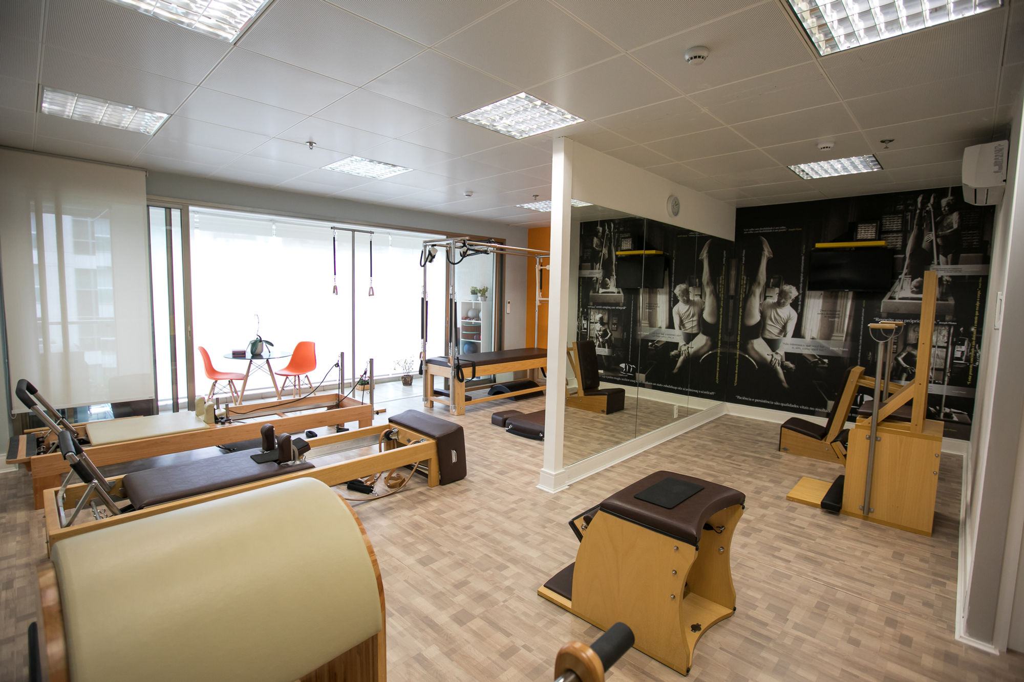 Estúdio de Pilates clássico do Studio Tip no Itaim Bibi, com reformers e Cadillac